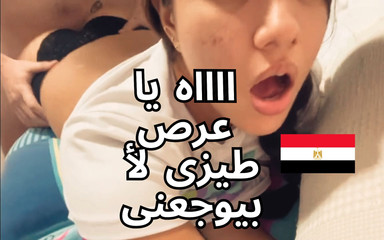 كان زوجي الديوث يراقبني من خلف الباب بينما كنت أمارس الجنس