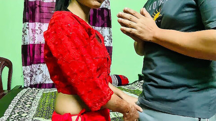 أشبعت السيدة رغباتها الشبابية بمساعدة خادمة