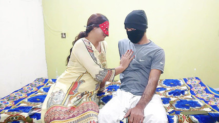 زوجان باكستانيان X