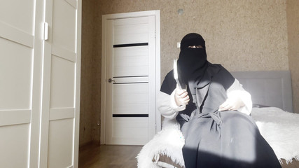 زوجة الأب العربية الساخنة في جوارب طويلة