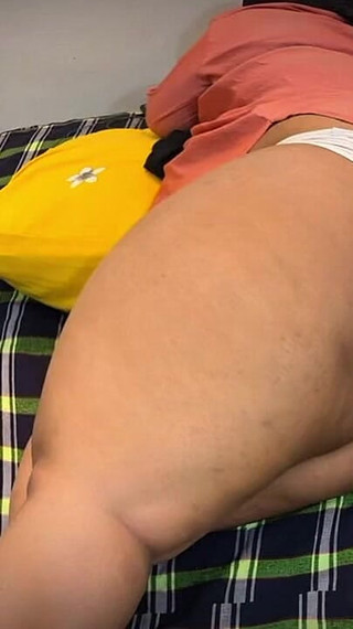 الحمار العربي الكبير & ضخمة الثدي مع الحلمة السوداء الساخنة STEPMOM عرض حي!