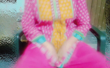 الباكستانية فاتنة تظهر عارية