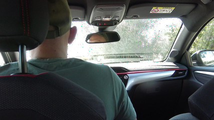 فتاة جزائرية شابة هربت من زوج زوجها وتريد ممارسة الجنس مع سائق التاكسي