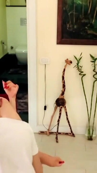 ابني غير الشقيق أرني قضيبه بعد أن أعاقبه