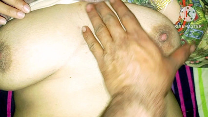 ديسي طالبة حصلت على درس الجنس من بلدها