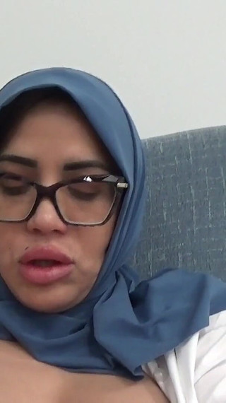 عطلة نهاية الأسبوع الإباحية مع مؤخرتي الكبيرة زوجة الأب العربية