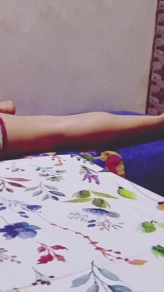 زوجة الغش تصرخ ونحن نستمتع بالقضيب. استمع إلى صوتها.