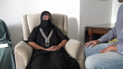 طبيب بريطاني يخدع جبهة تحرير مورو الإسلامية المصرية لامتصاص قضيبه