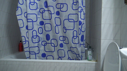 هذه المرأة المسلمة مصدومة !!! انها ترى بالصدفة ديكي كبير !!!