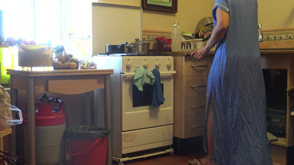 صدمت زوجة مسلمة تركية عندما حصلت على شاعر مفاجئ من زوج منحرف