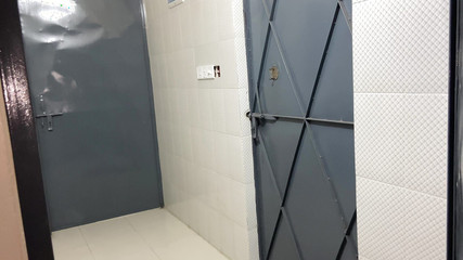 لقد بدأت الرومانسية مع أختي