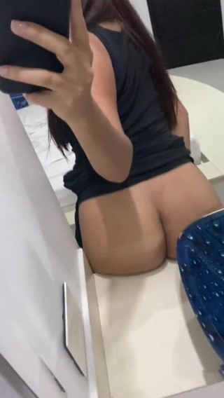 تصوير لنا سخيف في مرآة الحمام